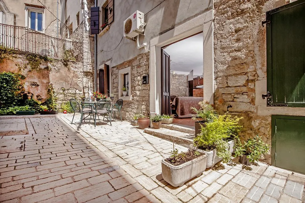 Apartments Taylor Rovinj 0*,